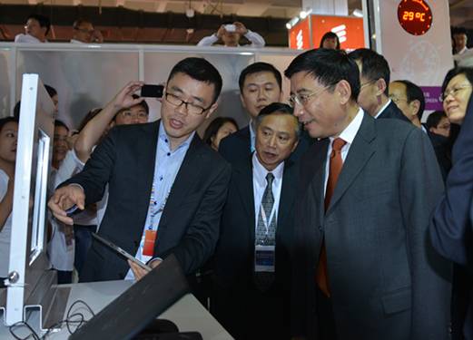 北京國際通信展開幕 工信部苗圩部長蒞臨愛立信展臺