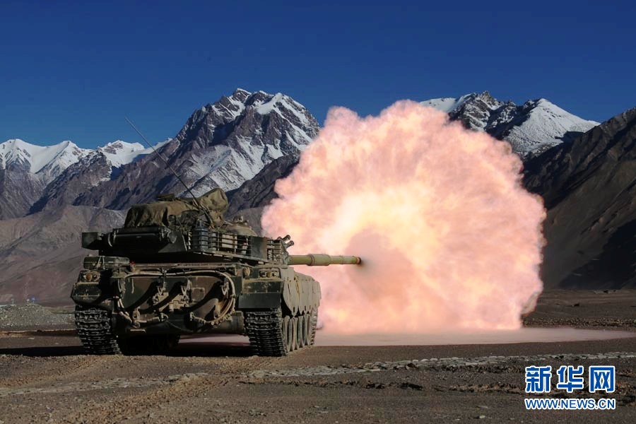 直擊解放軍萬(wàn)人千車陸空協(xié)同高原大對(duì)抗