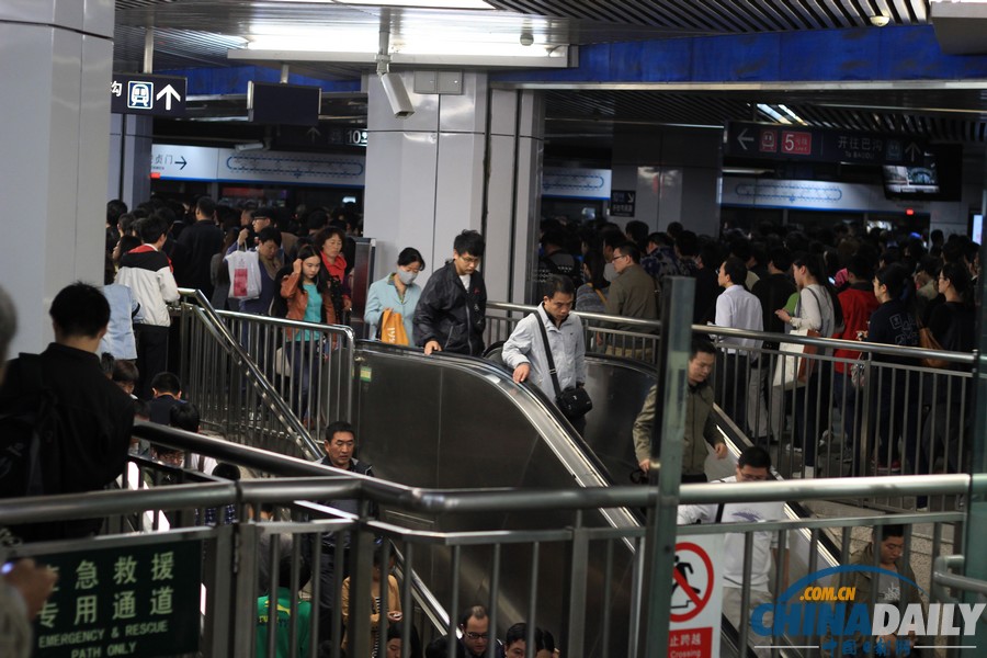 北京地鐵10號線列車信號故障 部分列車晚點
