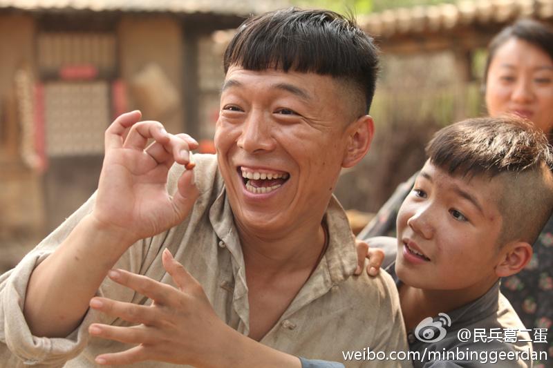 軍報(bào)痛批戰(zhàn)爭(zhēng)劇中“痞子變英雄”：從崇高到卑微