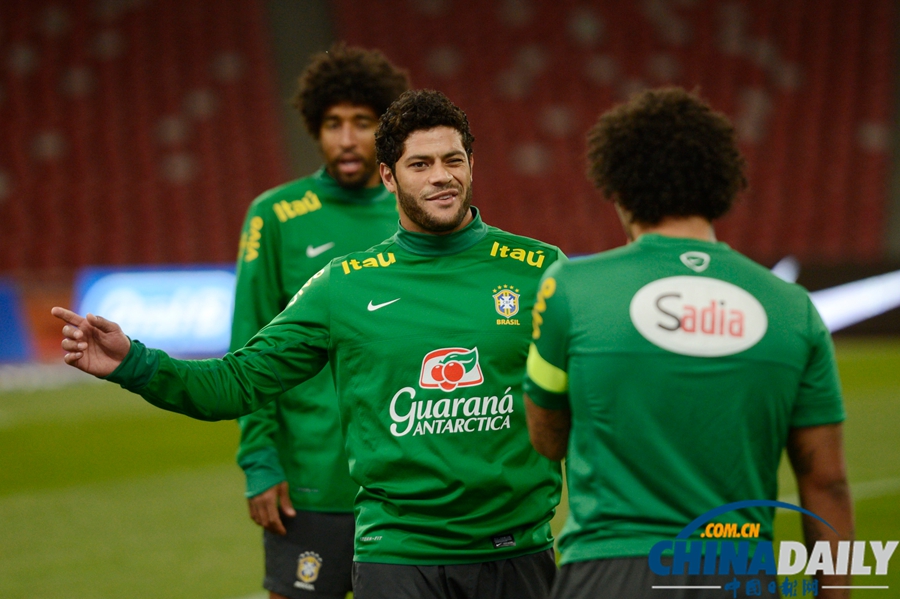 巴西國(guó)家隊(duì)鳥(niǎo)巢采場(chǎng)訓(xùn)練 輕松備戰(zhàn)贊比亞