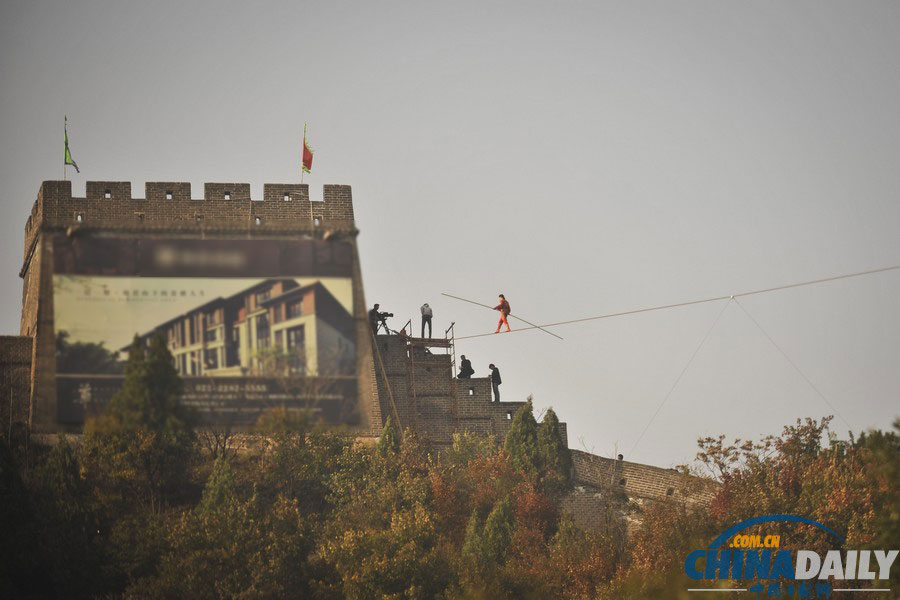 天津：阿迪力為挑戰(zhàn)高空跨長(zhǎng)城試走