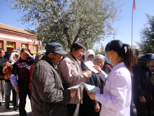 甘肅景泰深入農(nóng)村組織“服務(wù)百姓健康行動(dòng)” 大型義診活動(dòng)