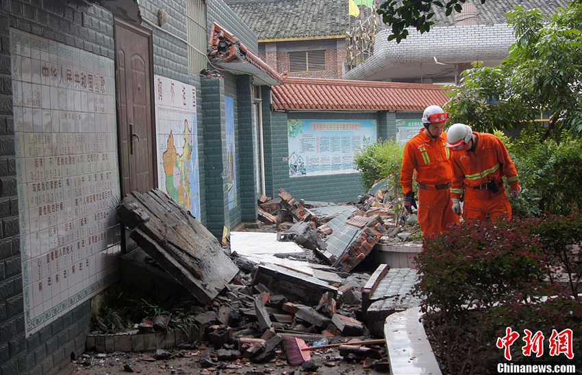 四川瀘州一學(xué)校圍墻倒塌已致3死6傷