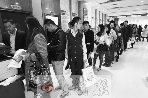 雙11鄭州1114對新人領(lǐng)證不及七夕 網(wǎng)友:忙網(wǎng)購去了