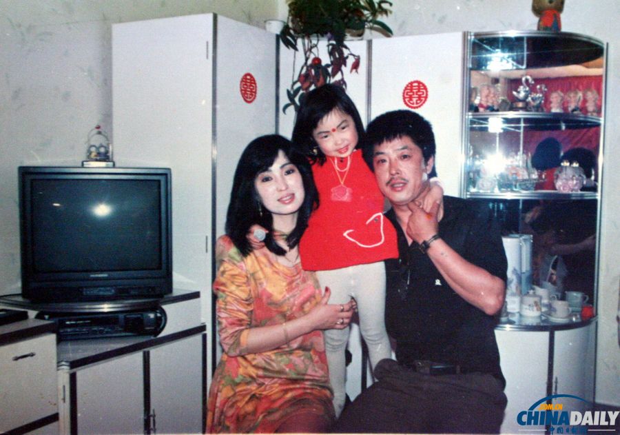 22年前大連短裙女孩找到了:一張老照片背后的故事