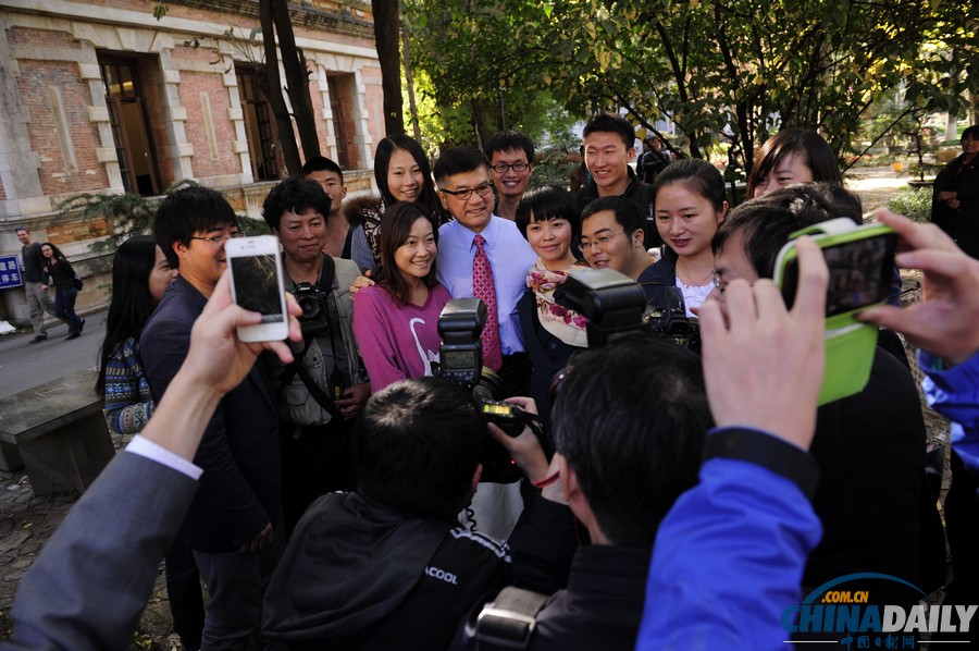 駱家輝宣布辭職后首現(xiàn)昆明 在云南大學(xué)發(fā)表演講