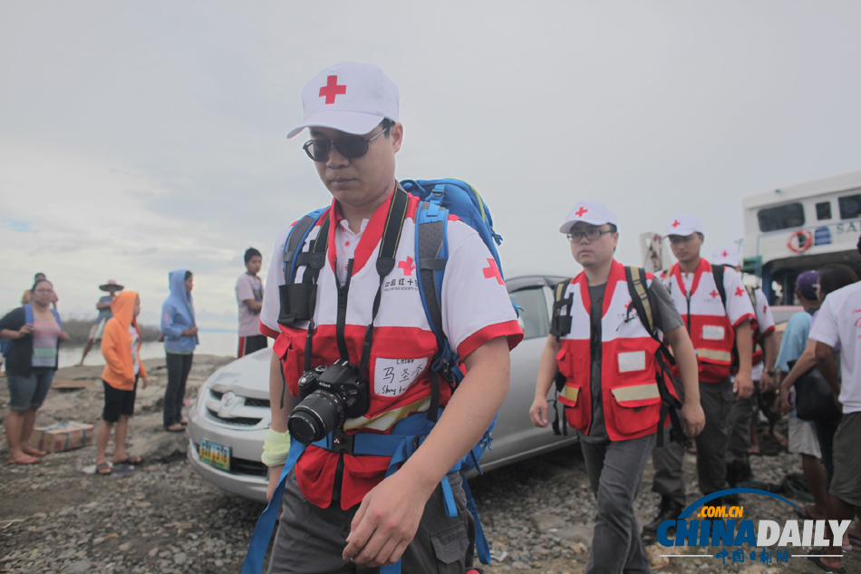 中國(guó)紅十字國(guó)際救援隊(duì)第二批隊(duì)員抵達(dá)塔克洛班