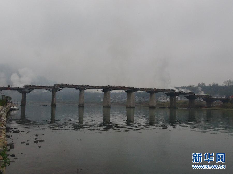 重慶黔江“亞洲第一廊橋”發(fā)生火災(zāi)　橋面木質(zhì)建筑被燒毀