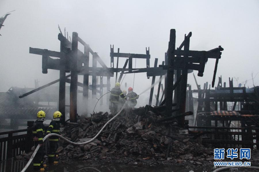 重慶黔江“亞洲第一廊橋”發(fā)生火災(zāi)　橋面木質(zhì)建筑被燒毀