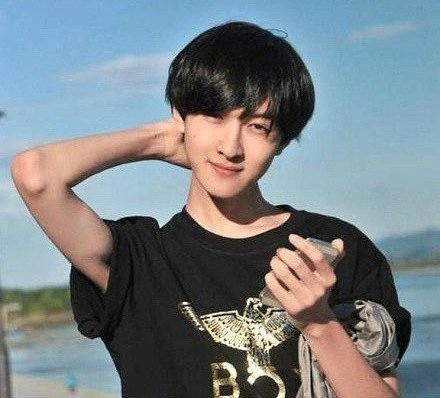 丹東男孩因美貌走紅韓國(guó)　盤(pán)點(diǎn)嬌媚的花樣美男