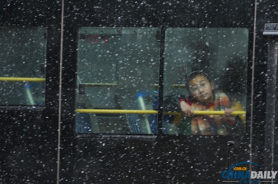 南方持續(xù)雨雪第三日 昆明機場延長臨時關(guān)閉時間