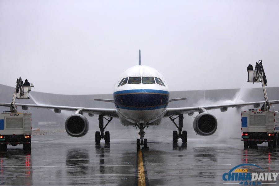 南方持續(xù)雨雪第三日 昆明機(jī)場延長臨時關(guān)閉時間