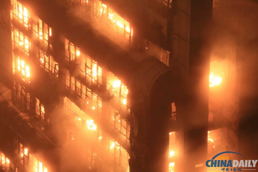 廣州建業(yè)大廈大火基本被撲滅 仍存塌樓風(fēng)險(xiǎn)