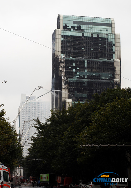 廣州建業(yè)大廈大火基本被撲滅 仍存塌樓風(fēng)險(xiǎn)