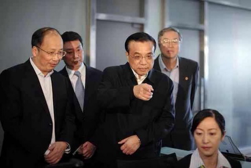 李克強(qiáng)：金融創(chuàng)新圍著實(shí)體轉(zhuǎn)才能雙贏