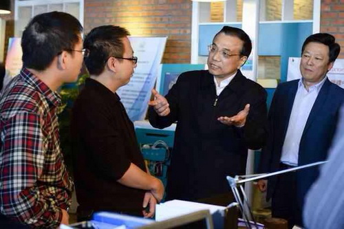 李克強鼓勵創(chuàng)業(yè)者:比爾·蓋茨和喬布斯都從小公司起步