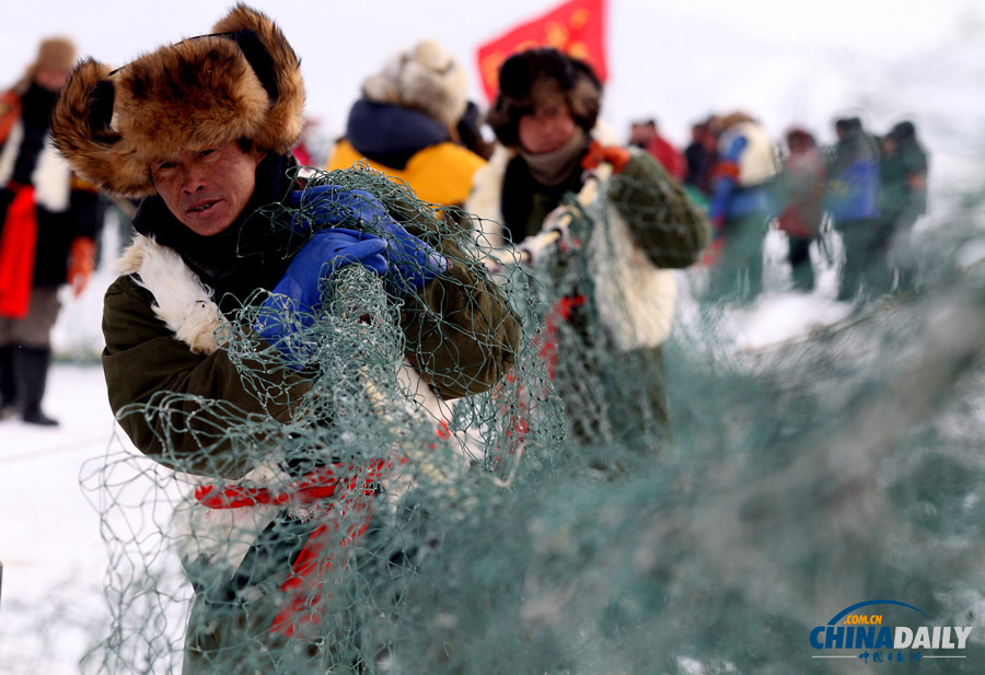 吉林長春石頭口門水庫開網(wǎng)捕魚