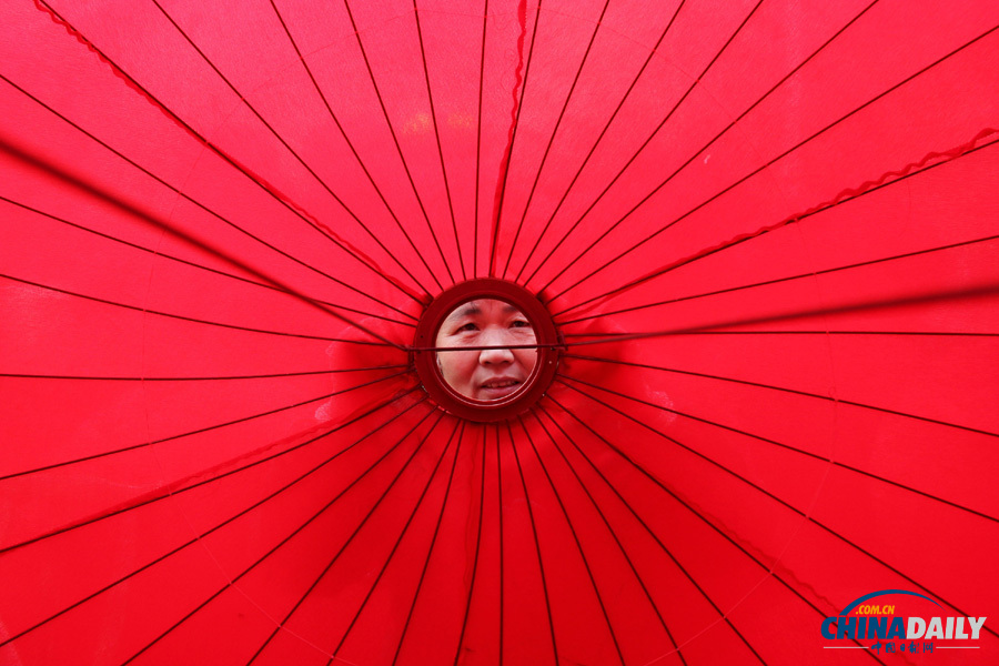 河南溫縣：村民趕制燈籠待過(guò)年