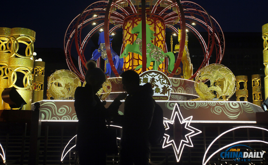 北京王府井夜色璀璨迎馬年