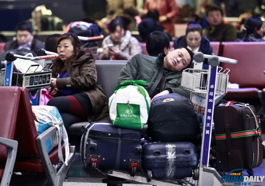 北京初雪路滑多人摔傷 就診骨科醫(yī)院道路擁堵