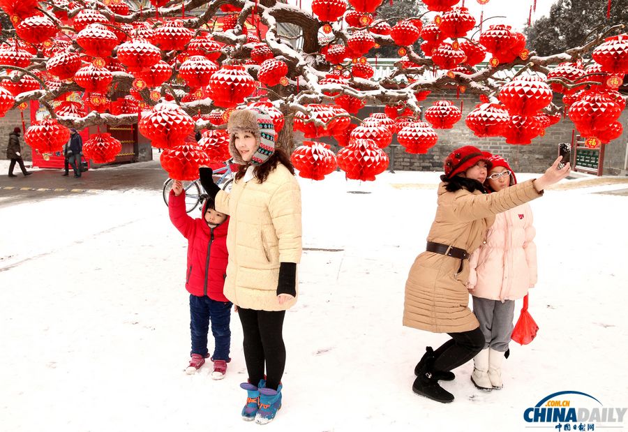 北京初雪路滑多人摔傷 就診骨科醫(yī)院道路擁堵