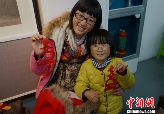 剪紙大師談傳統(tǒng)工美傳承：培養(yǎng)興趣從娃娃抓起