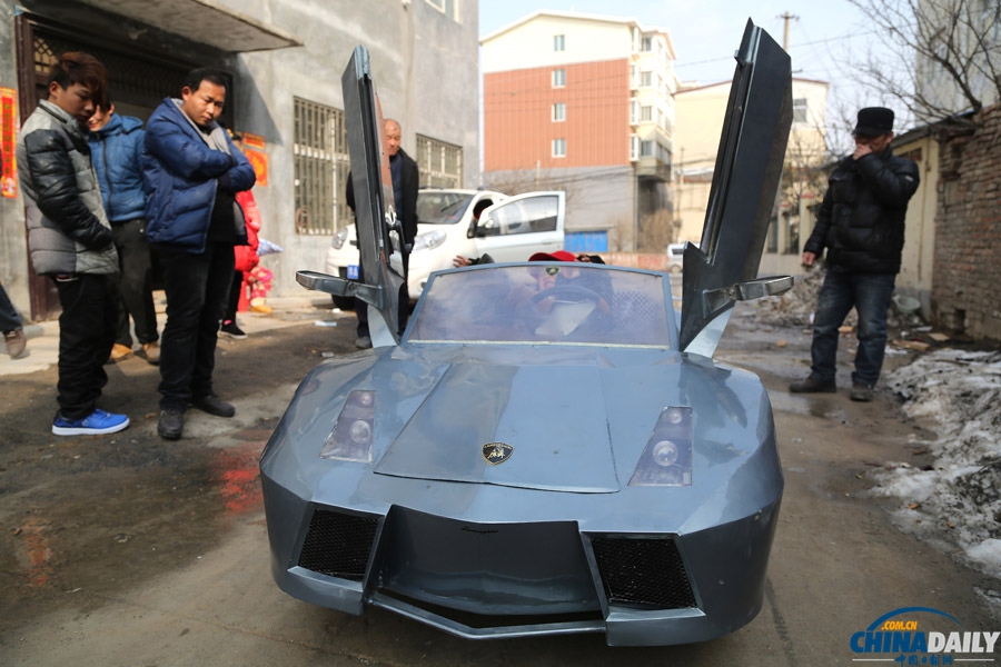 河南鄭州：大爺自造“蘭博基尼”送孫子
