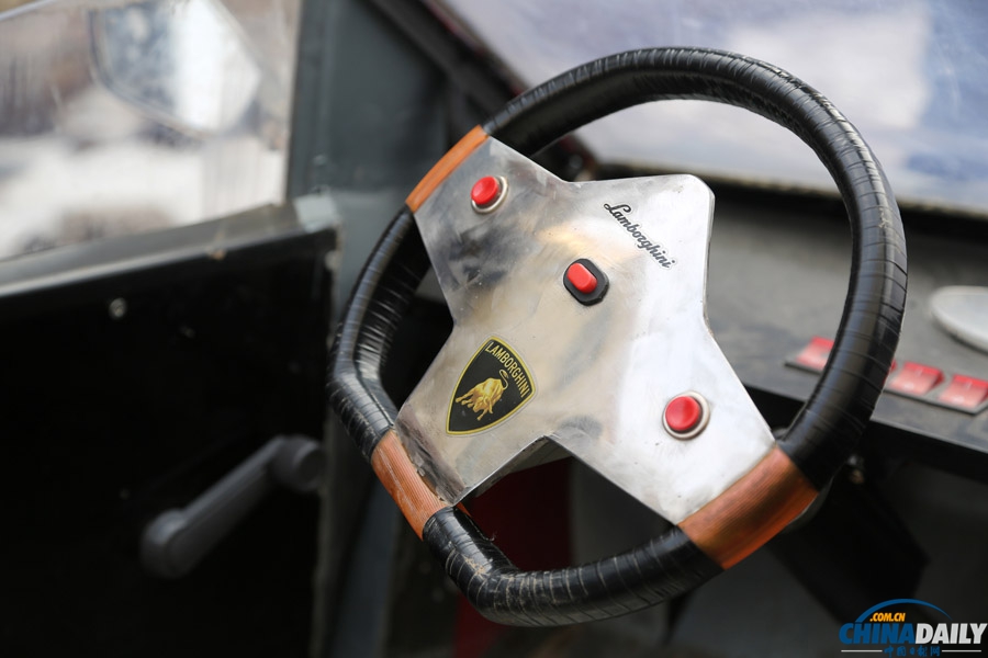 河南鄭州：大爺自造“蘭博基尼”送孫子