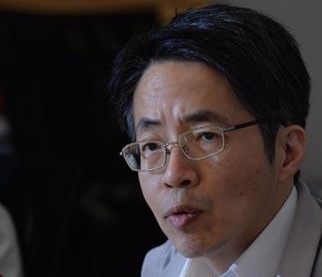 香港《明報(bào)》前總編劉進(jìn)圖遇襲 身中三刀(圖)