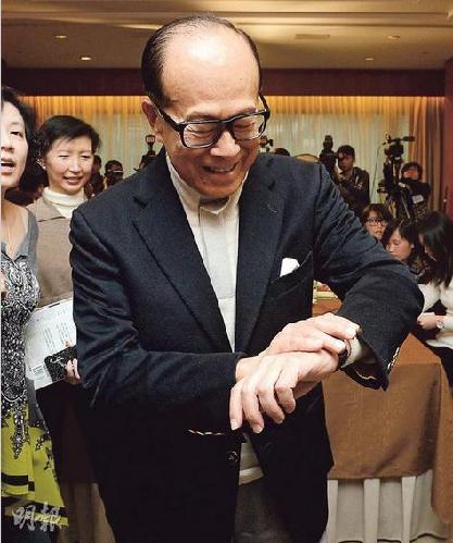 李嘉誠澄清財(cái)產(chǎn)被低估四成 稱對香港有感情不撤資