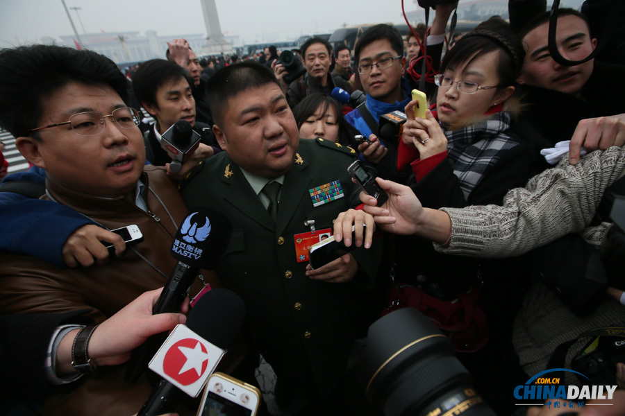 全國(guó)政協(xié)十二屆二次會(huì)議在京開幕