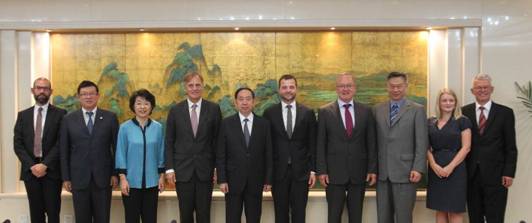 一個機(jī)器人與一個孩子的多種可能性——“玩中學(xué)”的樂高教育