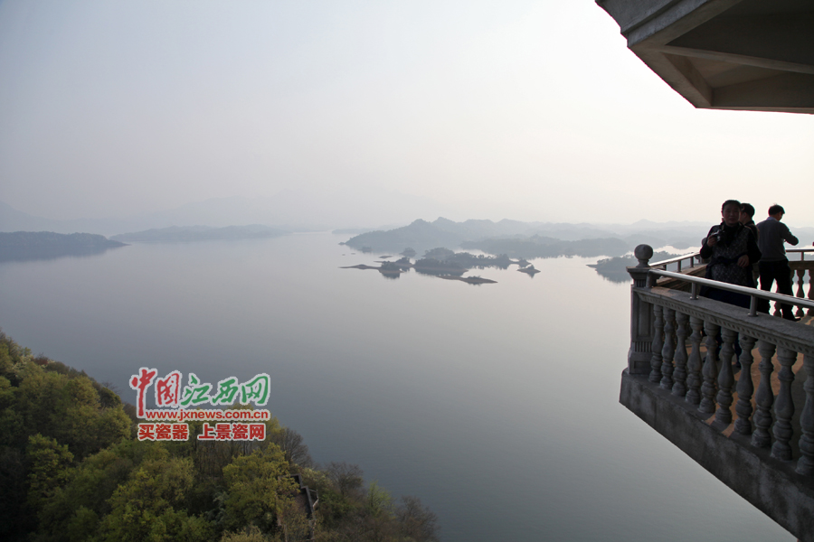 “第六屆全國網(wǎng)絡(luò)媒體江西游”采訪團(tuán)暢游桃花島