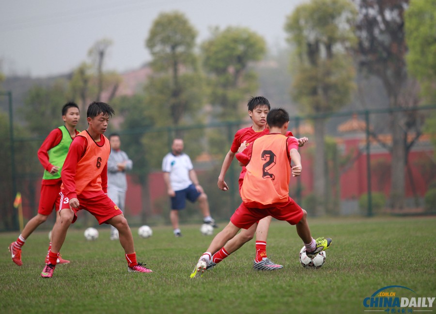 探訪廣州“足球少年”