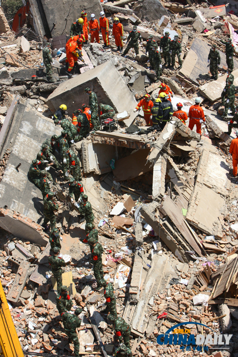 浙江奉化市一幢5層居民樓倒塌 多人被埋