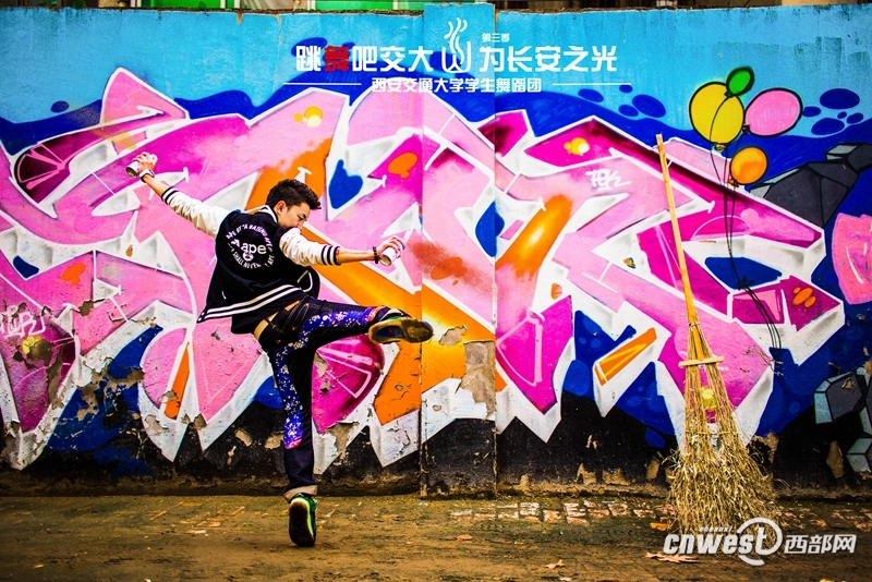 “跳舞吧，交大！”走紅網(wǎng)絡(luò) 高難度動(dòng)作獲網(wǎng)友點(diǎn)贊