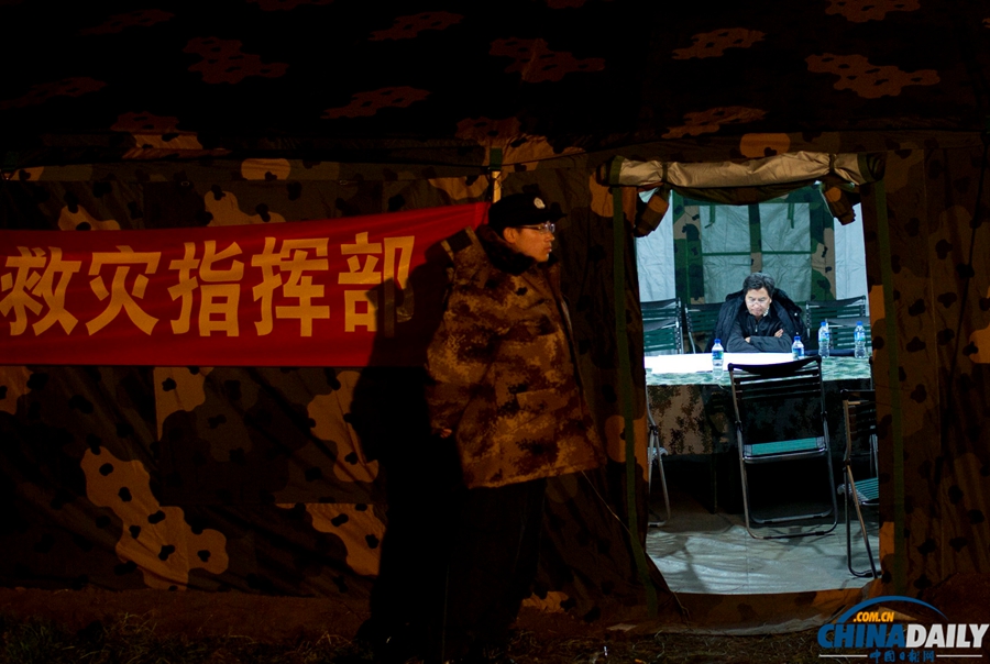 云南曲靖：礦難22人被困 聚焦第一個(gè)救援夜