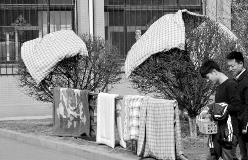 學(xué)生起床沒疊被受罰