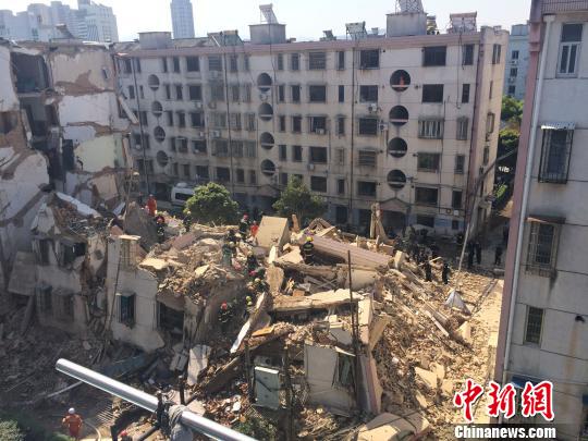 奉化倒樓事件啟動(dòng)問責(zé)機(jī)制 3人被采取強(qiáng)制措施