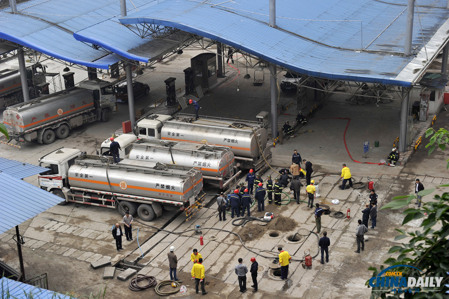 重慶:紅石路加油加氣站發(fā)生汽油泄漏