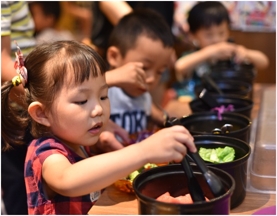 Sizzler 時(shí)時(shí)樂(lè)西餐廳舉辦“彩虹的約定”兒童節(jié)公益活動(dòng)