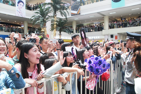 又是一年防曬季，珀萊雅防曬家族再受熱捧，再現(xiàn)深海魅力