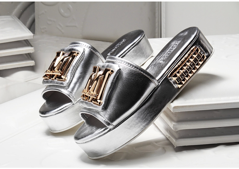 KOMANIC柯瑪妮克， 同步全球時(shí)尚