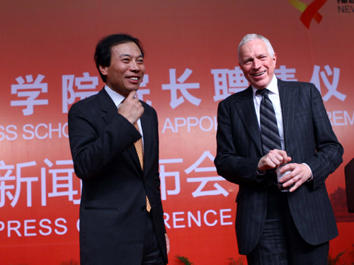 新華都聘請(qǐng)諾貝爾獲得者任院長 打造平民商學(xué)院