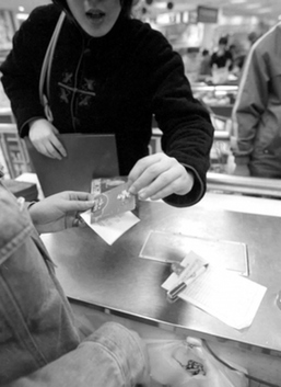 購(gòu)物卡成不法者行賄受賄新寵 已衍生完整產(chǎn)業(yè)鏈