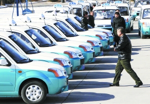 北京市首批純電動(dòng)出租車試運(yùn)營 起步價(jià)五元(圖)