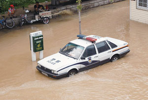 北京自來水管爆裂 中關(guān)村大街湍流成河(圖)