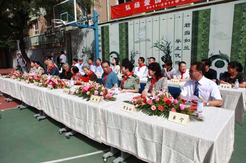 弘揚(yáng)愛(ài)國(guó)主義 爭(zhēng)當(dāng)紅色少年：和平里第九小學(xué)開(kāi)學(xué)