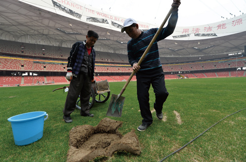 鳥巢為迎田徑世錦賽重鋪賽道 請(qǐng)回奧運(yùn)團(tuán)隊(duì)翻新